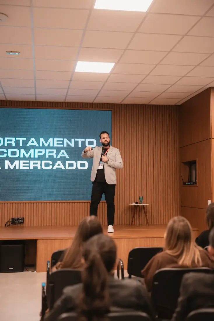 Guilherme Moura palestrando no BWDay
